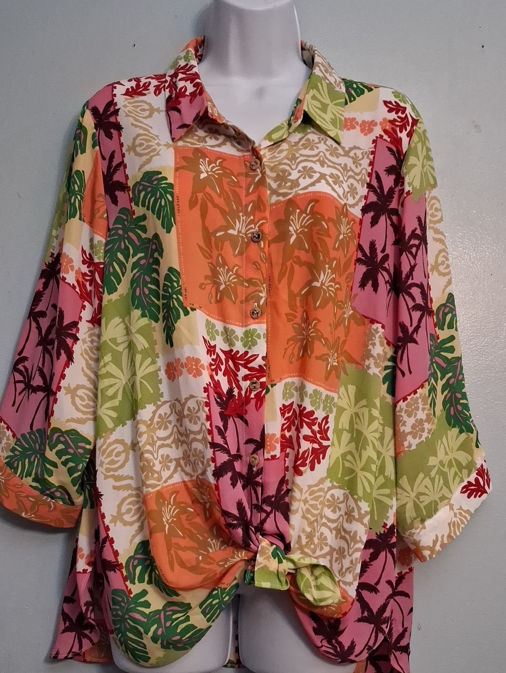 Rose & Olive Size 1X Women's Tropical Patchwork   Print Shirt Can Wear Two Way.